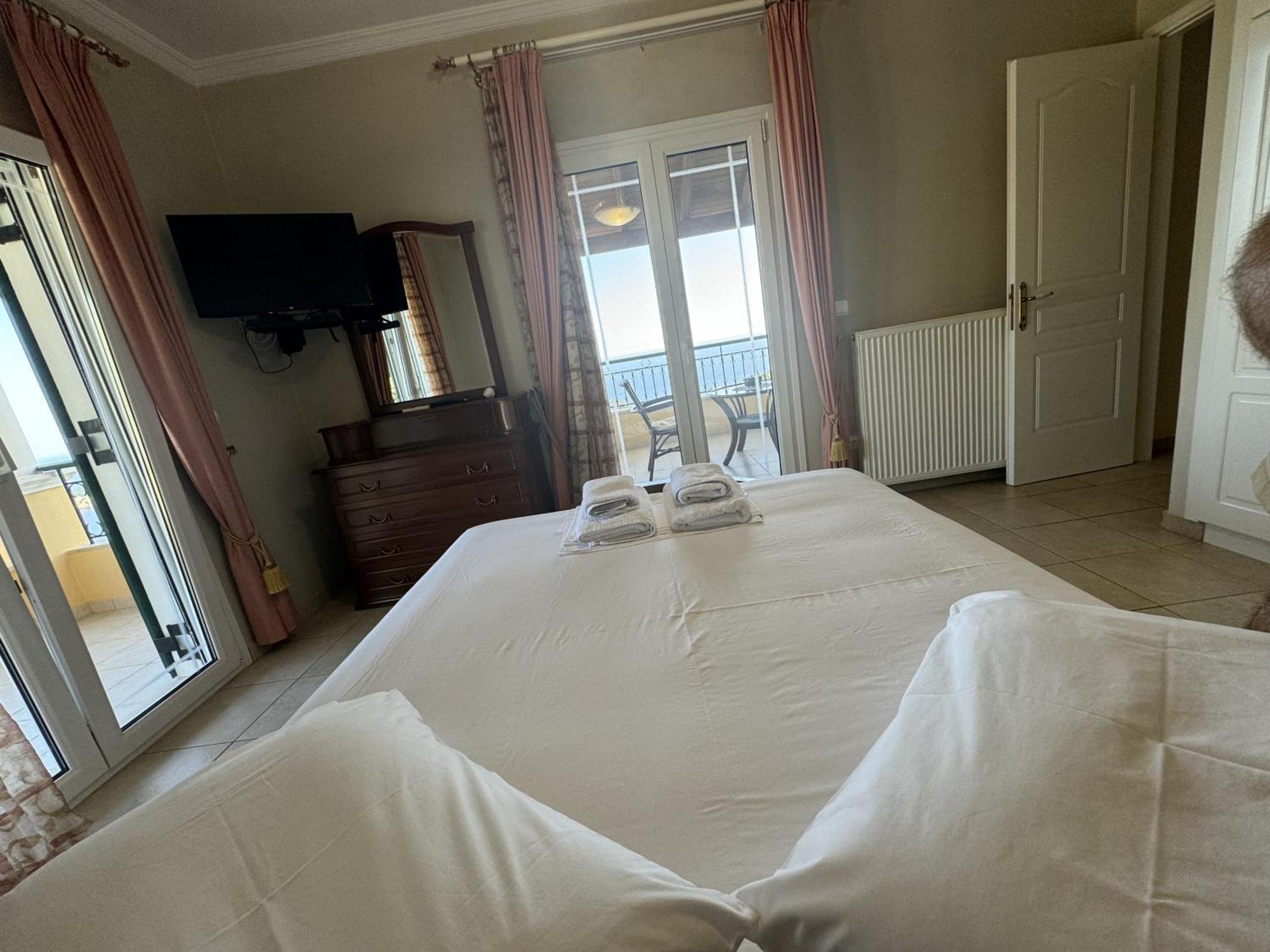 Mariza'S View House Apartment Lakones ภายนอก รูปภาพ